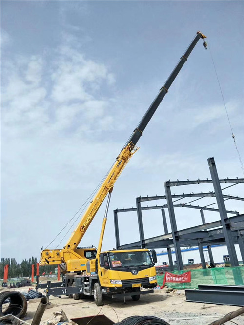 霍林郭勒市超高层建筑钢结构吊装案例
